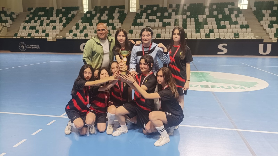 Yıldız Kız Futsal takımımız İl 2.si oldu.
